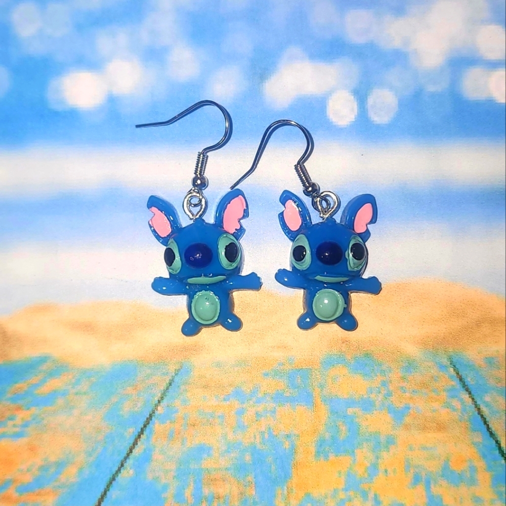 HM CUTE STITCH EARRINGS